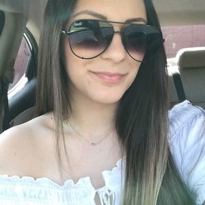 Meet your Posher, Perla